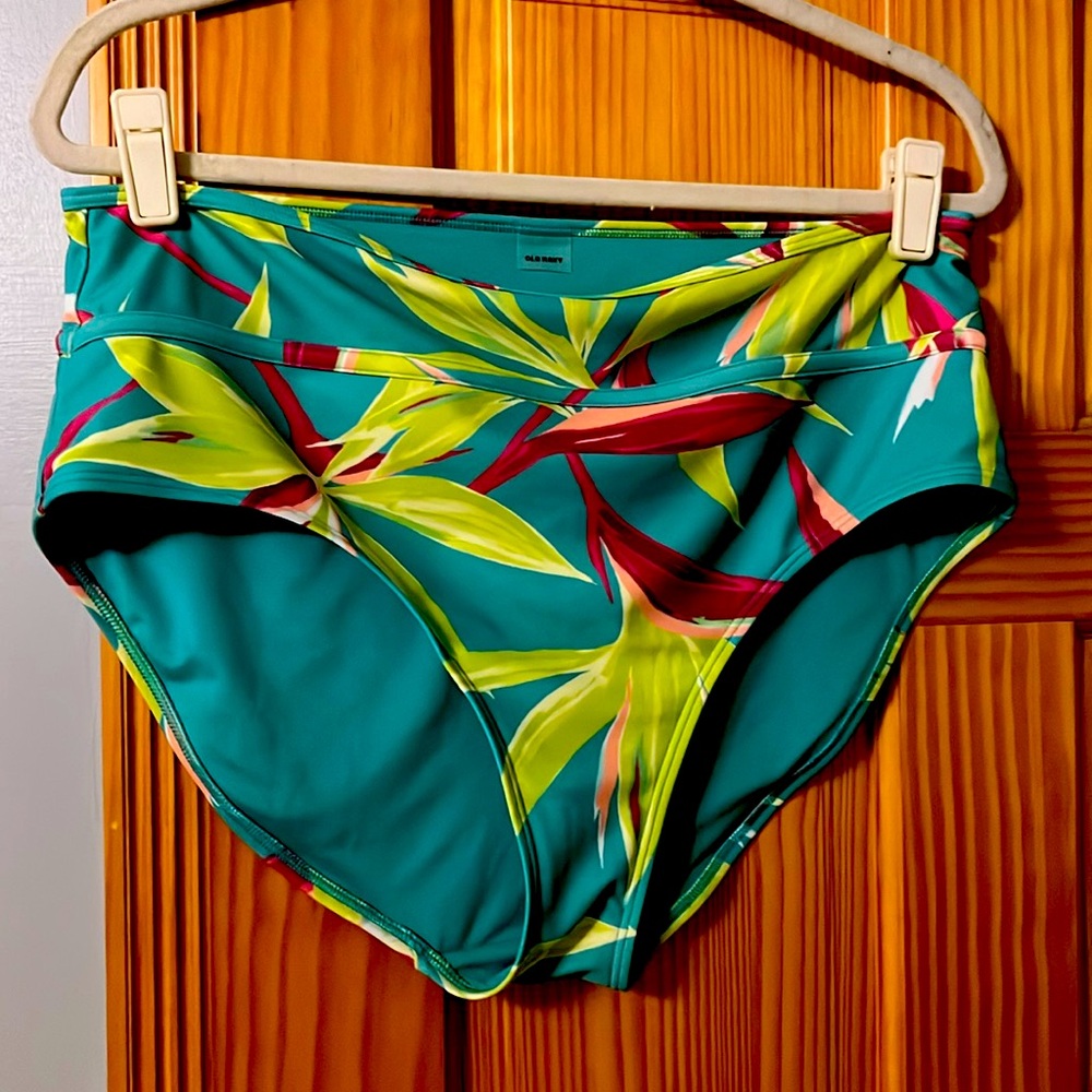 Old Navy 2 piece bathing suit XL